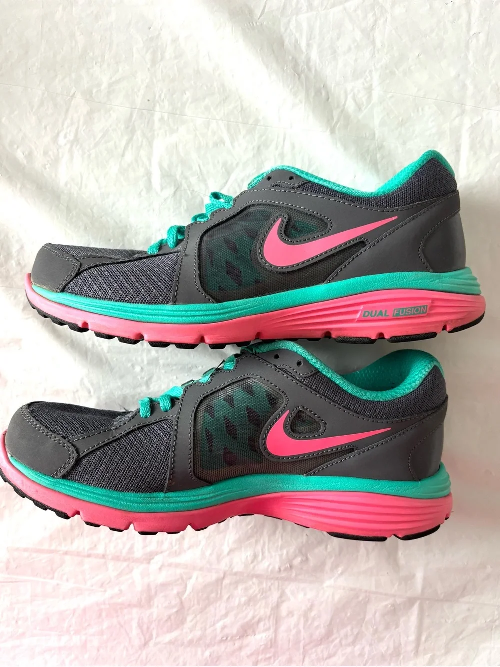 NWOT Nike Turquoise Pink Dual Fusion Run 3 Fitsole SZ 7.5